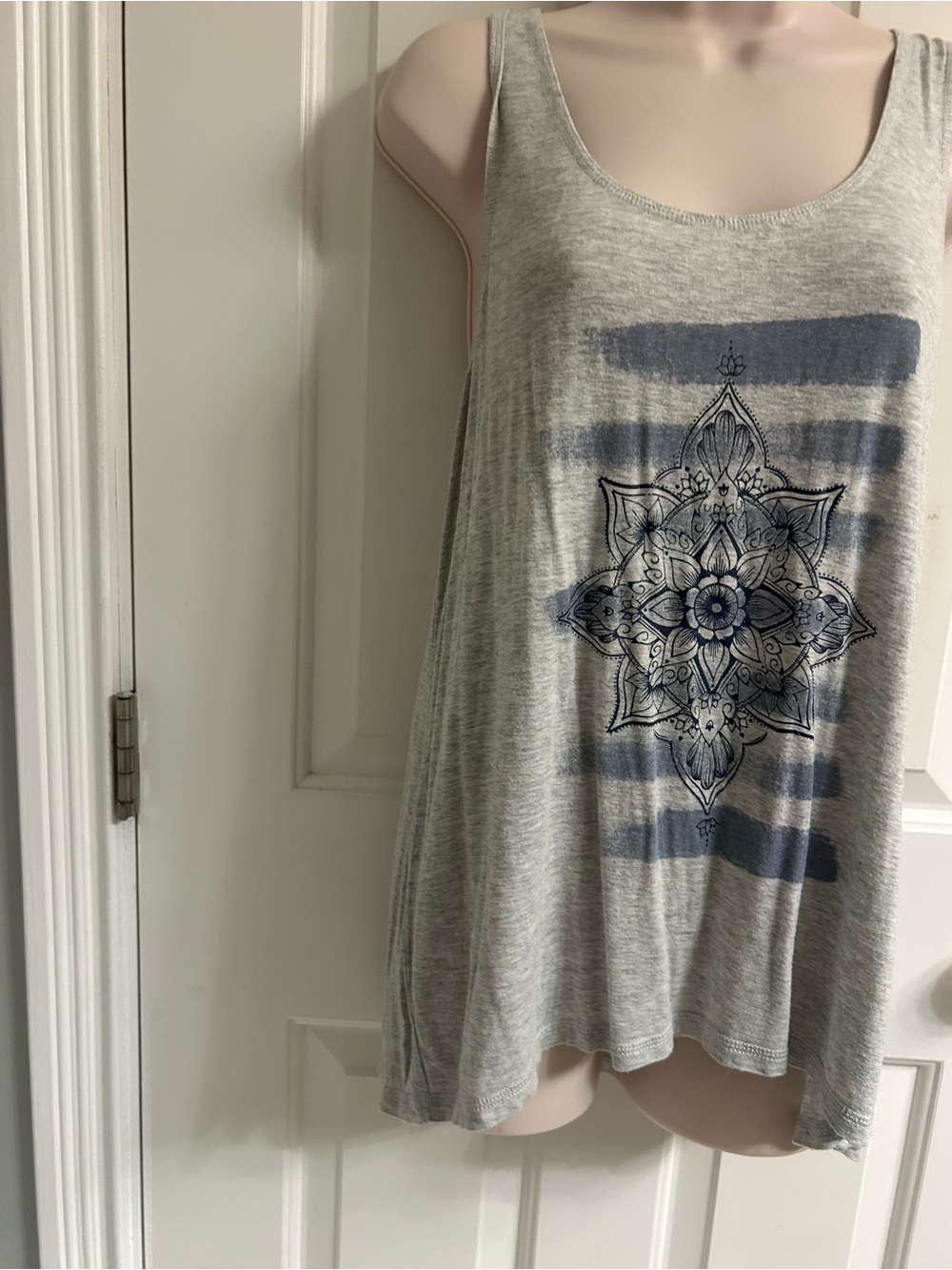 Women’s Gaiam Sleeveless Gray Graphic Tank Top - Picture 5 of 11